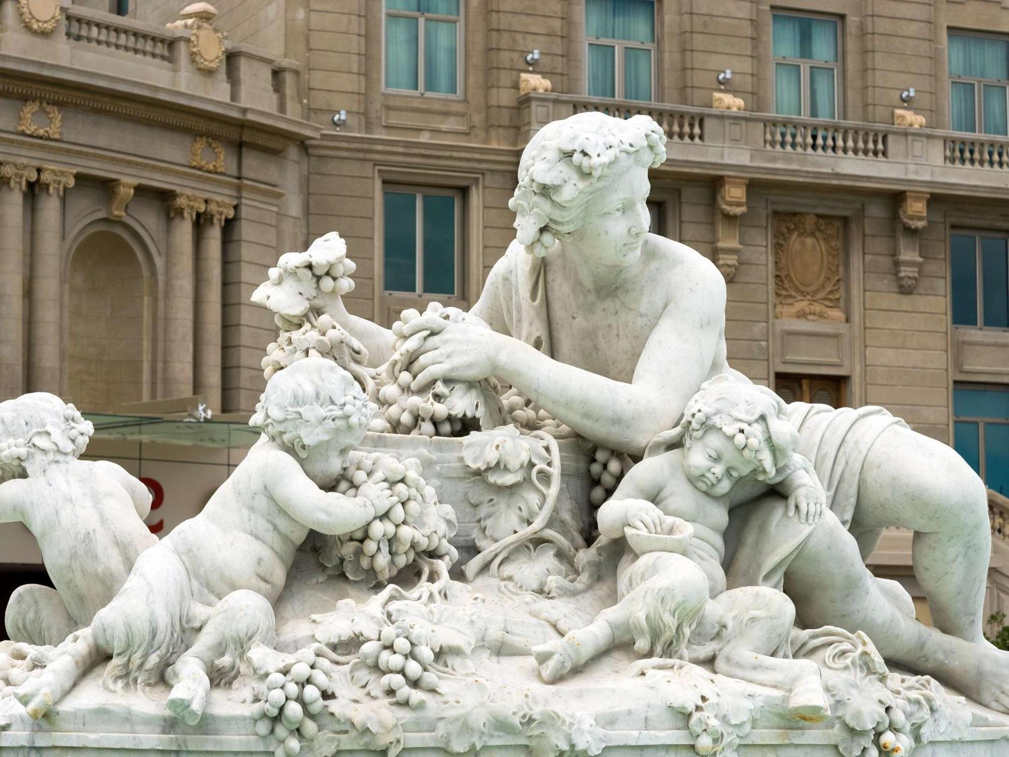 ホテル ソフィテル モンテカジノ カラスコ ＆ スパ モンテビデオ エクステリア 写真 Fountain of the Three Graces