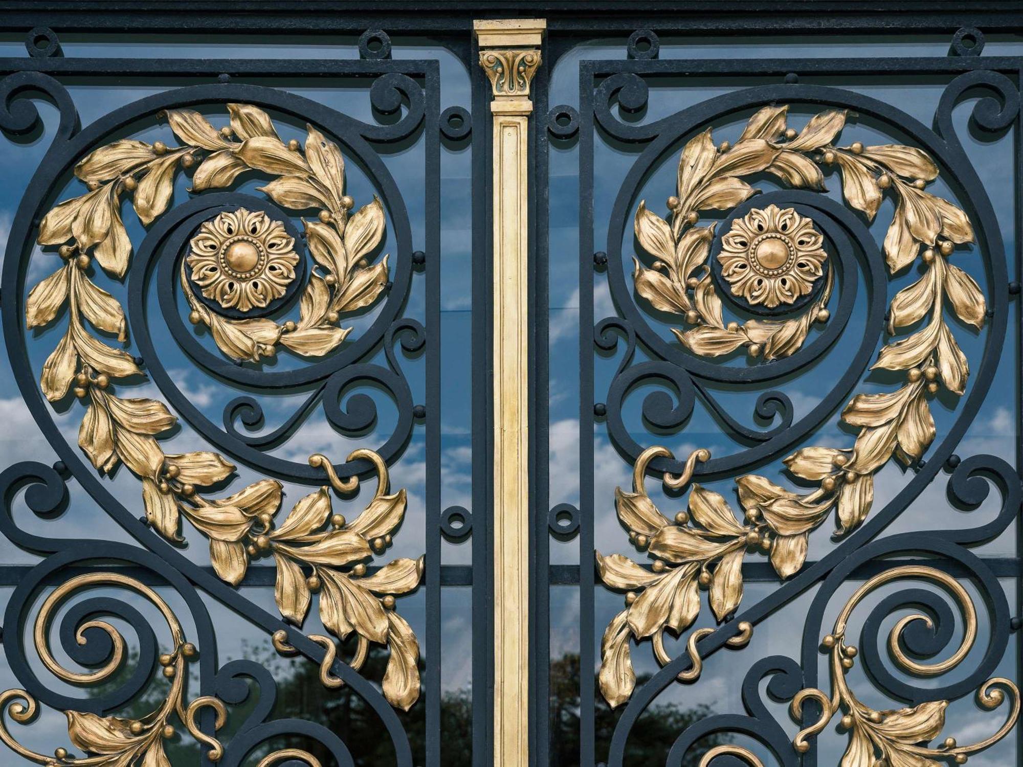 ホテル ソフィテル モンテカジノ カラスコ ＆ スパ モンテビデオ エクステリア 写真 Wrought iron gate